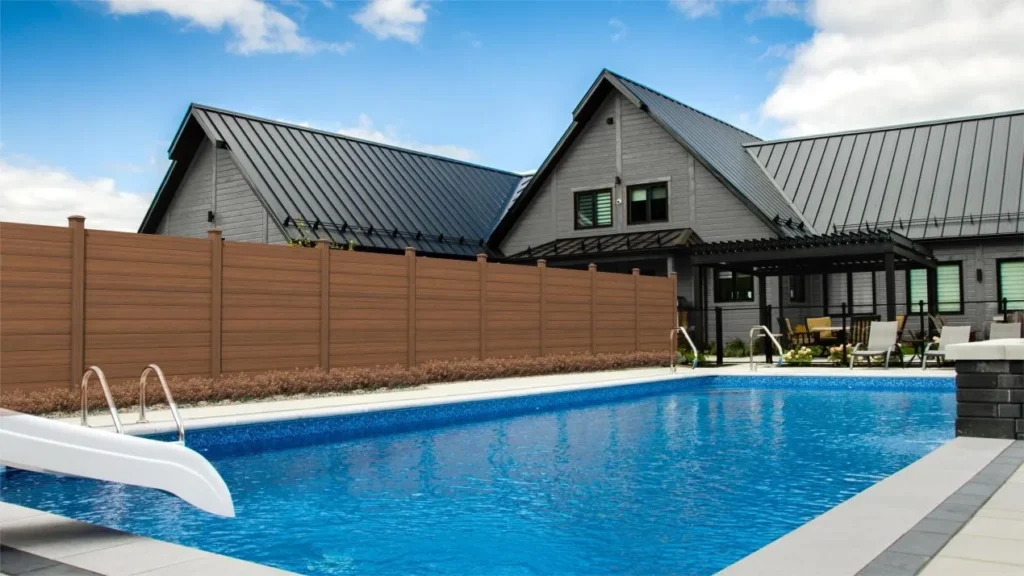 oakio composite fence for a swimming pool